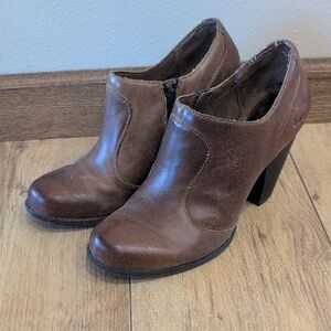 Elegant Brown Heeled Boots